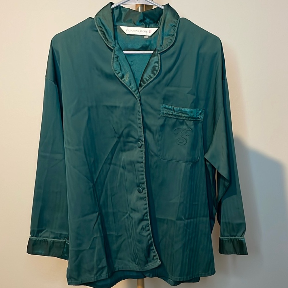 Victoria Secret’s NWOT Emerald Green Pajama Top Woman’s Small